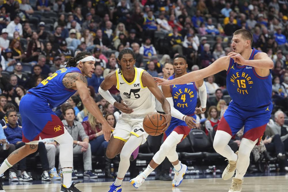 她以天真烂 她以天真烂